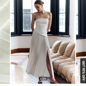 Elegant White Strapless Pleated Dress